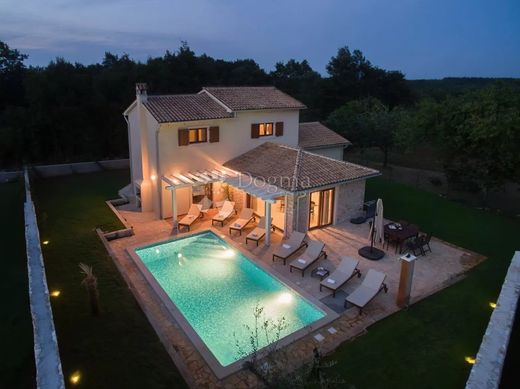 Maison de luxe à vendre à Barban, 549 000 €, Photo 2