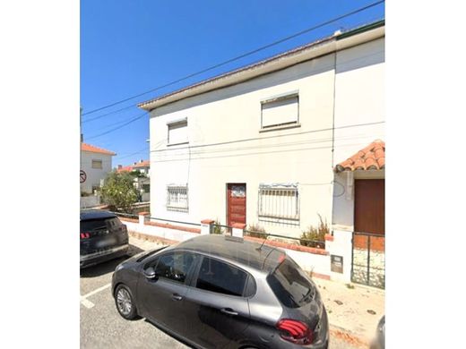 Maison de luxe à vendre à Lisbon, 850 000 €, Photo 2