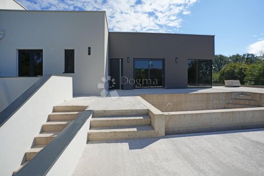 Maison de luxe à vendre à Barban, 460 000 €, Photo 4