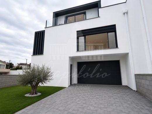 Maison de luxe à vendre à Leiria, 425 000 €, Photo 2
