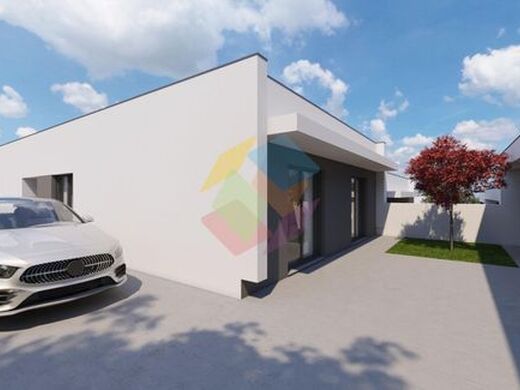 Luxury House for sale in Santa Maria Da Feira, 440 000 €, Photo 3