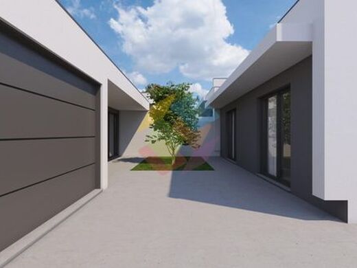 Luxury House for sale in Santa Maria Da Feira, 440 000 €, Photo 4