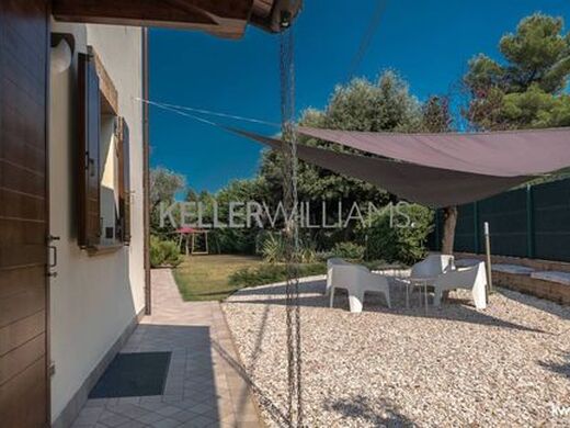 Luxury House for sale in Pesaro, 1 150 000 €, Photo 2
