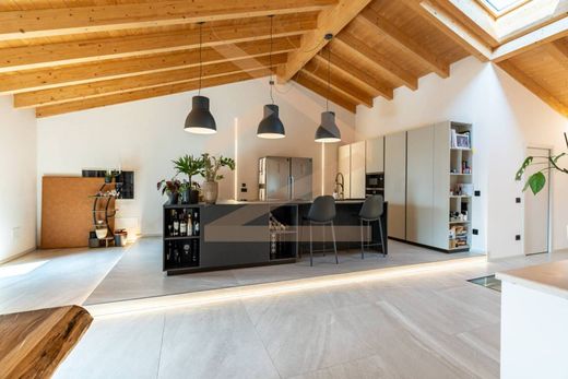 Luxury House for sale in Ala, 997 000 €, Photo 2