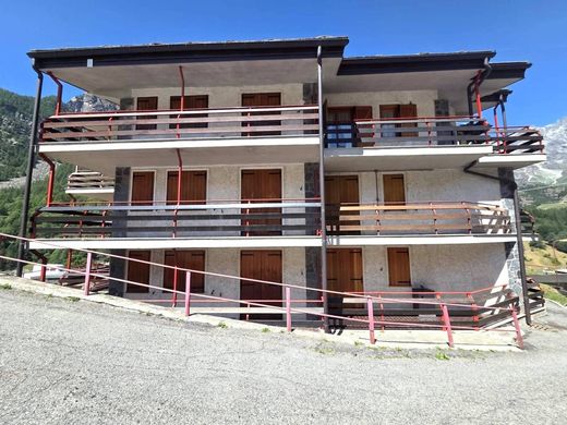 Luxury Apartment for sale in Valtournenche, 420 000 €, Photo 3