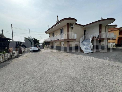 Luxury House for sale in Quarto, 570 000 €, Photo 1