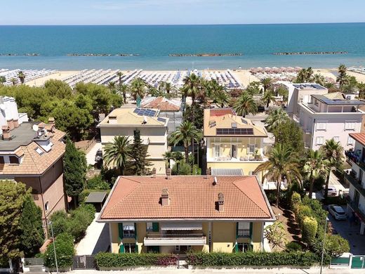Maison de luxe à vendre à San Benedetto Del Tronto, 1 490 000 €, Photo 1
