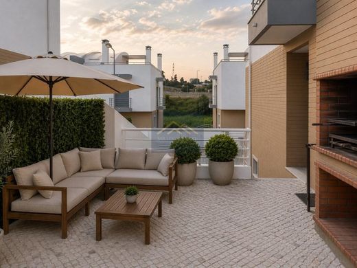 Maison de luxe à vendre à Almada, 699 000 €, Photo 1