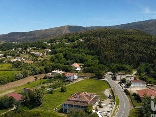 Maison de luxe à vendre à Serpins, 990 000 €, Photo 2