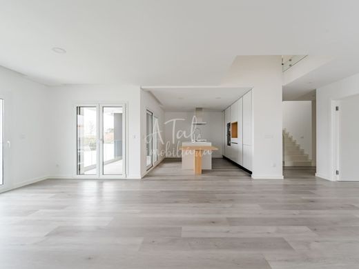 Luxury House for sale in Seixal, 695 000 €, Photo 4