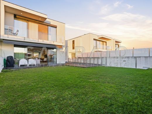 Luxury House for sale in Gondomar, 725 000 €, Photo 1