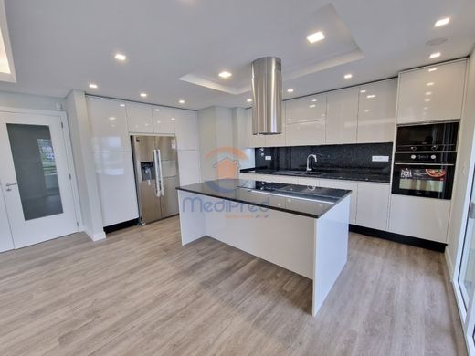 Luxury Apartment for sale in Odivelas, 475 000 €, Photo 1