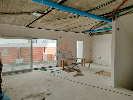 Luxury House for sale in Odivelas, 885 000 €, Photo 1