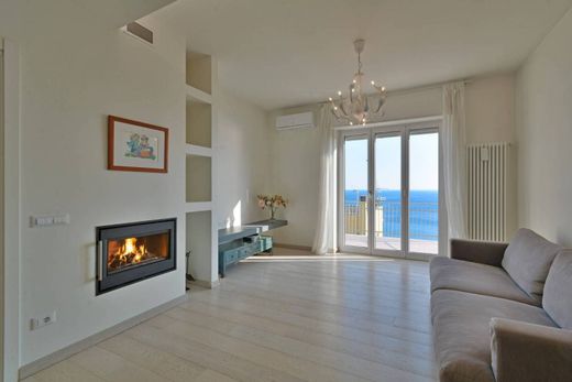 Luxury Apartment for sale in Borgio, 440 000 €, Photo 2