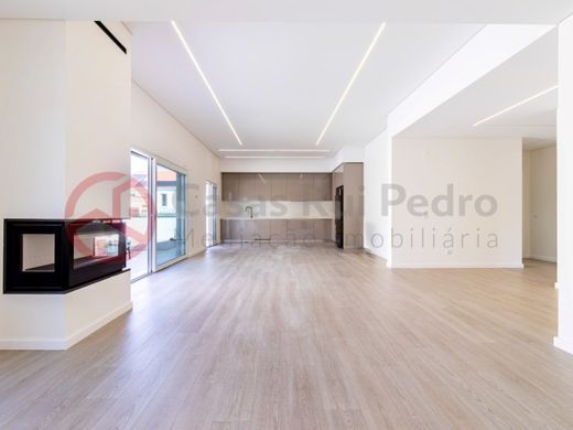 Luxury House for sale in Seixal, 435 000 €, Photo 2