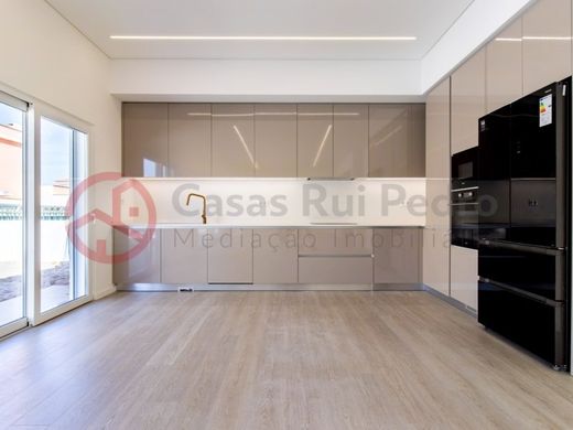 Luxury House for sale in Seixal, 435 000 €, Photo 3