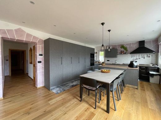 Maison de luxe à vendre à Romeno, 650 000 €, Photo 2