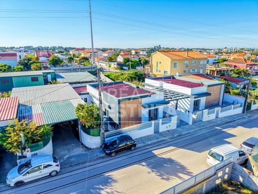 Maison de luxe à vendre à Seixal, 550 000 €, Photo 3