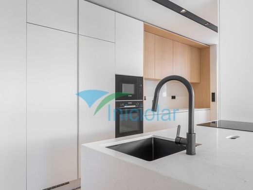 Luxury Apartment for sale in Gondomar, 558 000 €, Photo 2