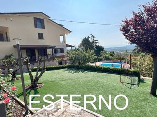 Luxury House for sale in Perugia, 850 000 €, Photo 1