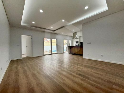 Luxury House for sale in Seixal, 550 000 €, Photo 2