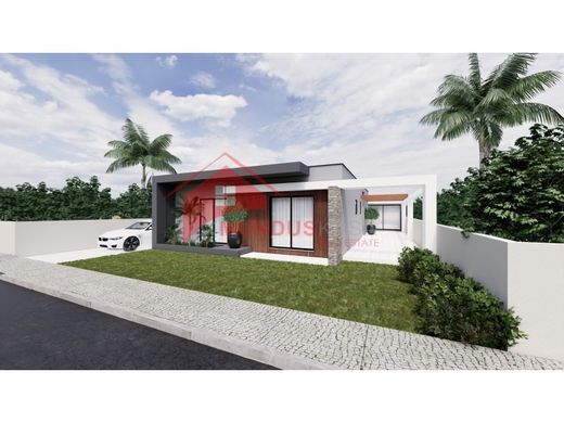 Luxury House for sale in Seixal, 525 000 €, Photo 1
