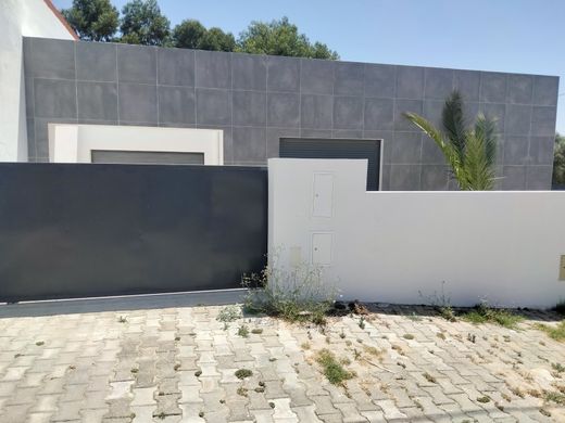 Maison de luxe à vendre à Charneca de Caparica, 650 000 €, Photo 2