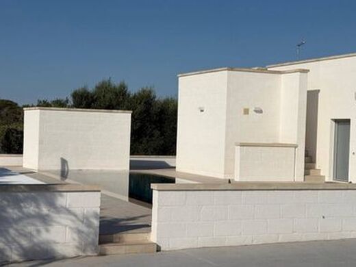 Luxury Apartment for sale in Ostuni, 950 000 €, Photo 1