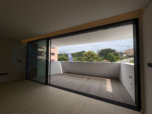 Luxury Apartment for sale in Gondomar, 558 000 €, Photo 2