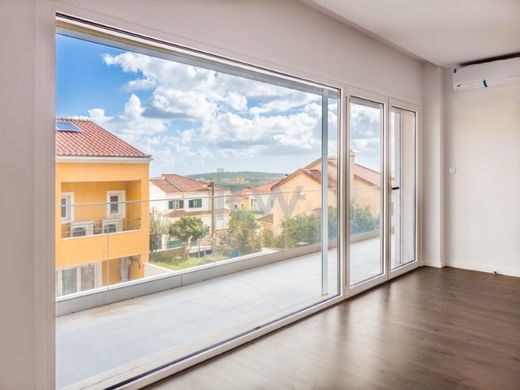 Luxury House for sale in Odivelas, 940 000 €, Photo 5