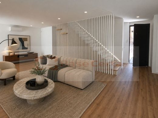 Maison de luxe à vendre à Loures, 790 000 €, Photo 2