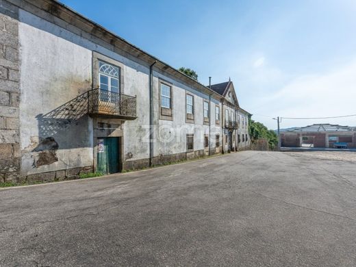 Maison de luxe à vendre à Castro Daire, 650 000 €, Photo 4