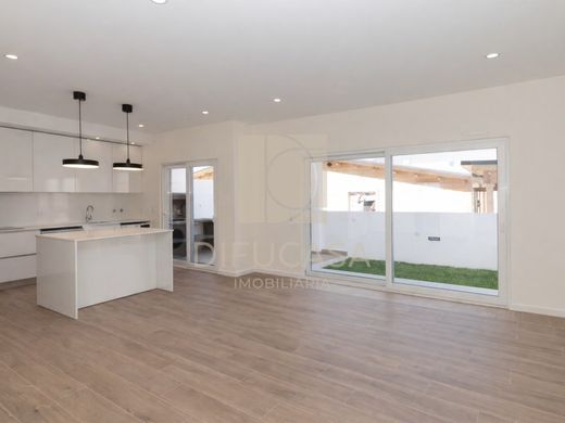 Luxury House for sale in Seixal, 525 000 €, Photo 2