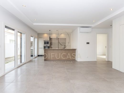 Luxury House for sale in Seixal, 570 000 €, Photo 6