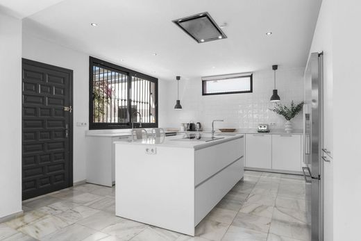 Maison de luxe à vendre à Marbella, 1 400 000 €, Photo 2