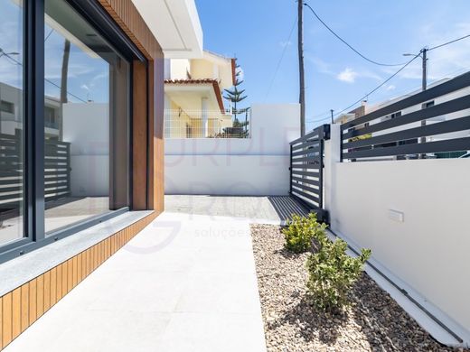 Luxury House for sale in Seixal, 790 000 €, Photo 3