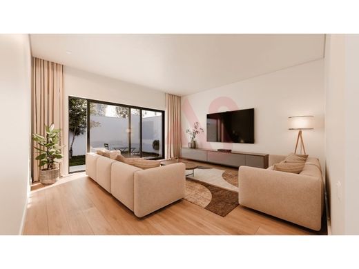 Maison de luxe à vendre à Porto, 670 000 €, Photo 3
