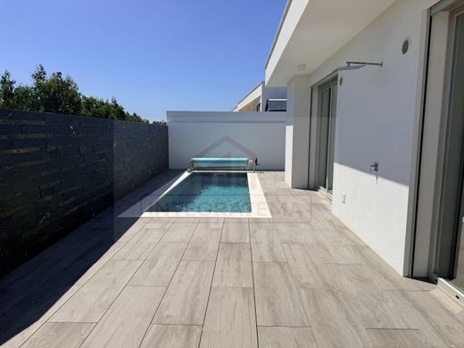 Maison de luxe à vendre à Caldas Da Rainha, 525 000 €, Photo 3