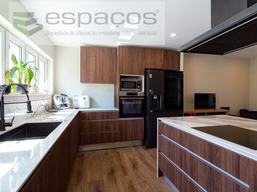 Maison de luxe à vendre à Loures, 580 000 €, Photo 4