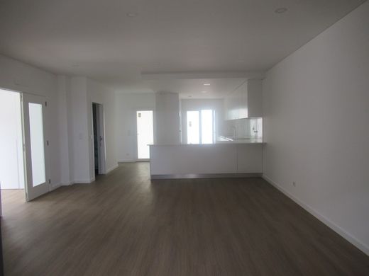 Maison de luxe à vendre à Amadora, 725 000 €, Photo 2