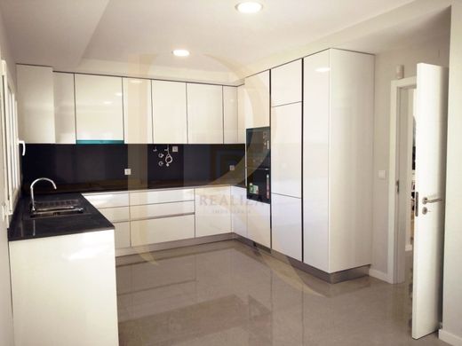 Luxury House for sale in Seixal, 530 000 €, Photo 3