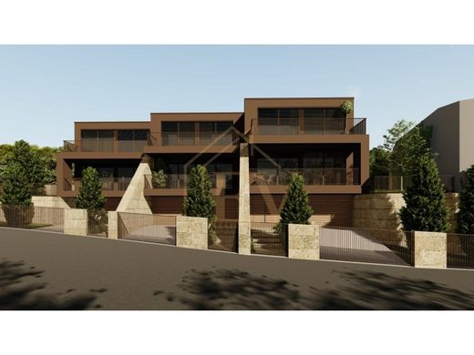 Luxury House for sale in Vizela, 499 000 €, Photo 1