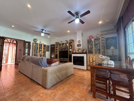 Maison de luxe à vendre à Alcalá de Guadaira, 420 000 €, Photo 5
