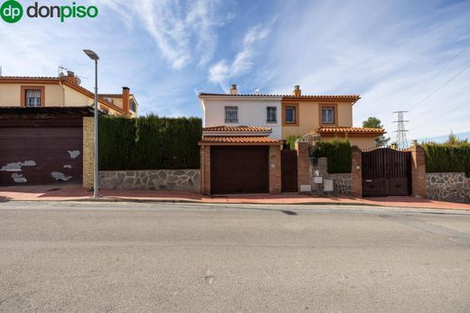 Maison de luxe à vendre à Peligros, 420 000 €, Photo 1