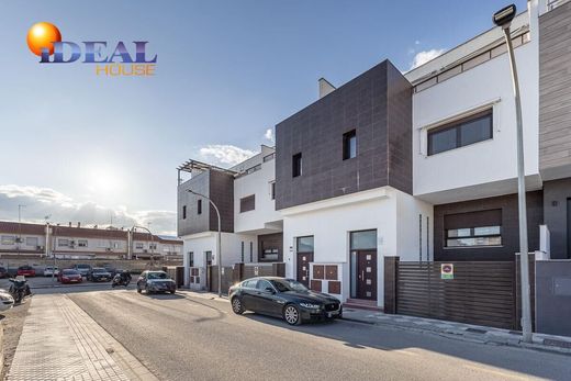 Maison de luxe à vendre à Maracena, 439 000 €, Photo 2