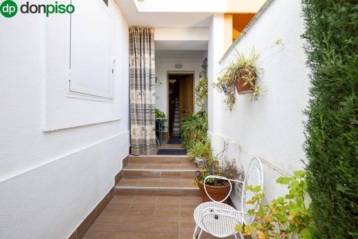 Maison de luxe à vendre à Peligros, 420 000 €, Photo 2
