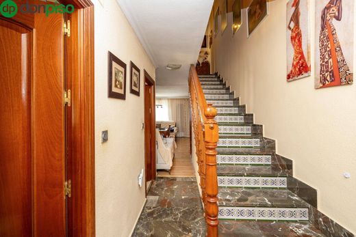 Maison de luxe à vendre à Peligros, 420 000 €, Photo 3