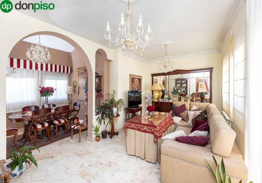 Luxury House for sale in Peligros, 430 000 €, Photo 6