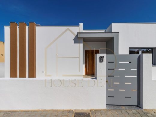 Luxury House for sale in Seixal, 570 000 €, Photo 1