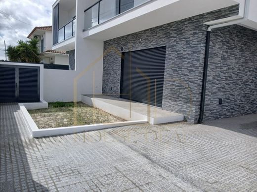Luxury House for sale in Seixal, 585 000 €, Photo 1